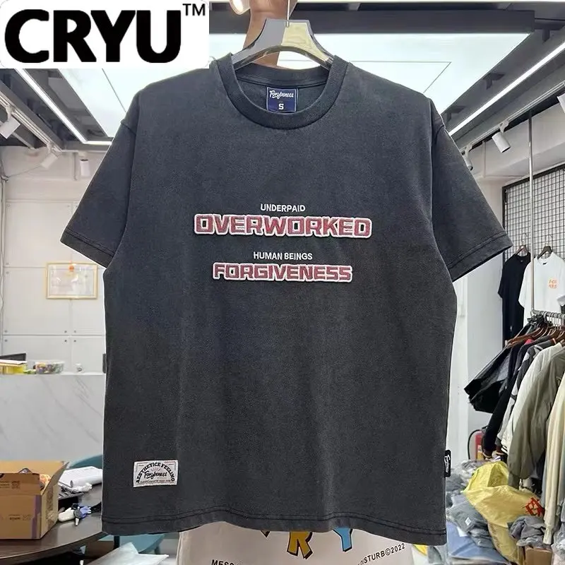 CRYU Retro washing water do old red LOGO letters embroidered short-sleeved t-shirt man
CRYU Retro washing water do old red LOGO letters embroidered short-sleeved t-shirt man