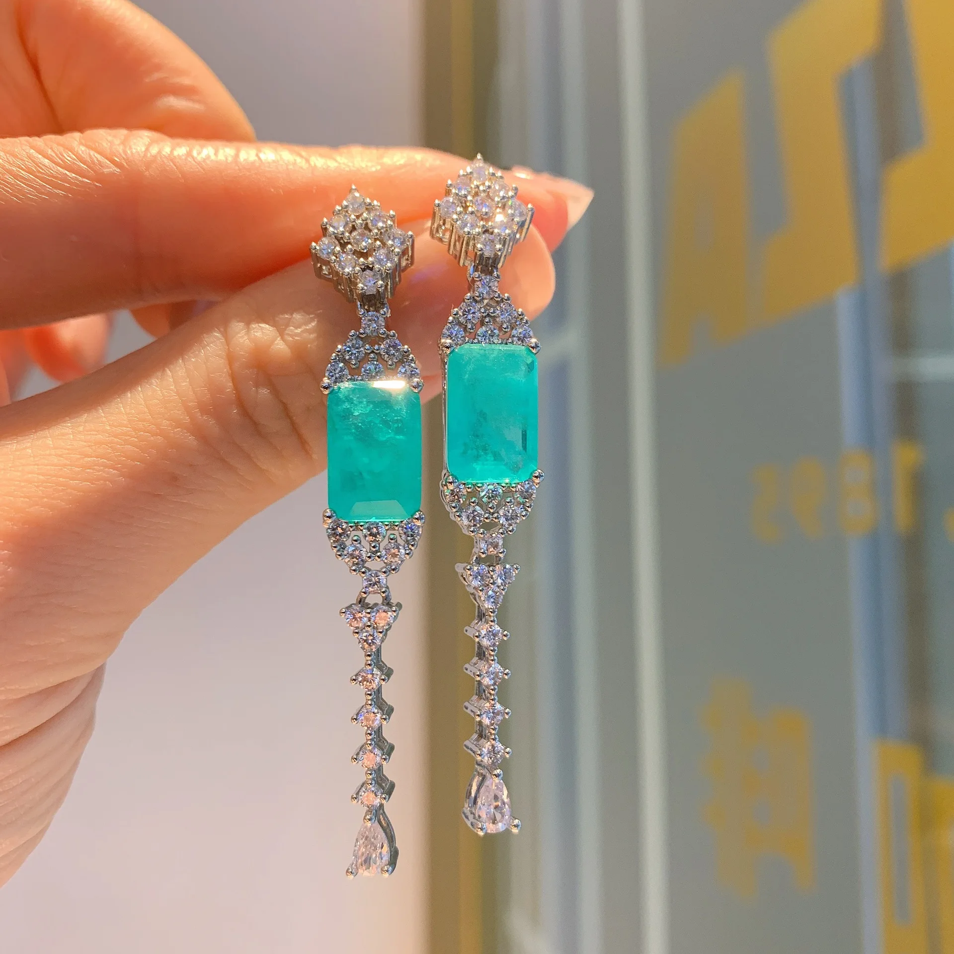 2022 New Rectangular Tassel Dangle Earrings Women Emerald High Quality Crystal Long Hanging Jewelry Friends Gift Korean Style
2022 New Rectangular Tassel Dangle Earrings Women Emerald High Quality Crystal Long Hanging Jewelry Friends Gift Korean Style