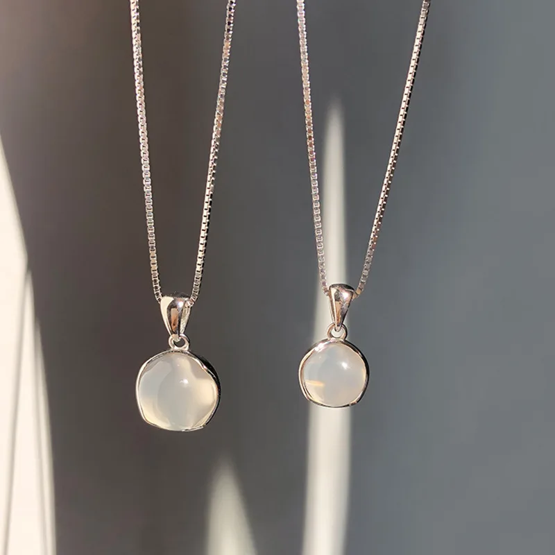 Luxury Silver Plated White Round Moonstone Pendant Necklaces Women Fashion Jewelry Choker Clavicle Chain Short Charm Necklace
Luxury Silver Plated White Round Moonstone Pendant Necklaces Women Fashion Jewelry Choker Clavicle Chain Short Charm Necklace
