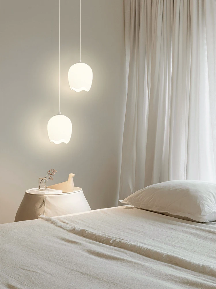 Warm and romantic bedroom bedside lamp French single-headed chandelier online celebrity retro creative flower bar dining room
Warm and romantic bedroom bedside lamp French single-headed chandelier online celebrity retro creative flower bar dining room