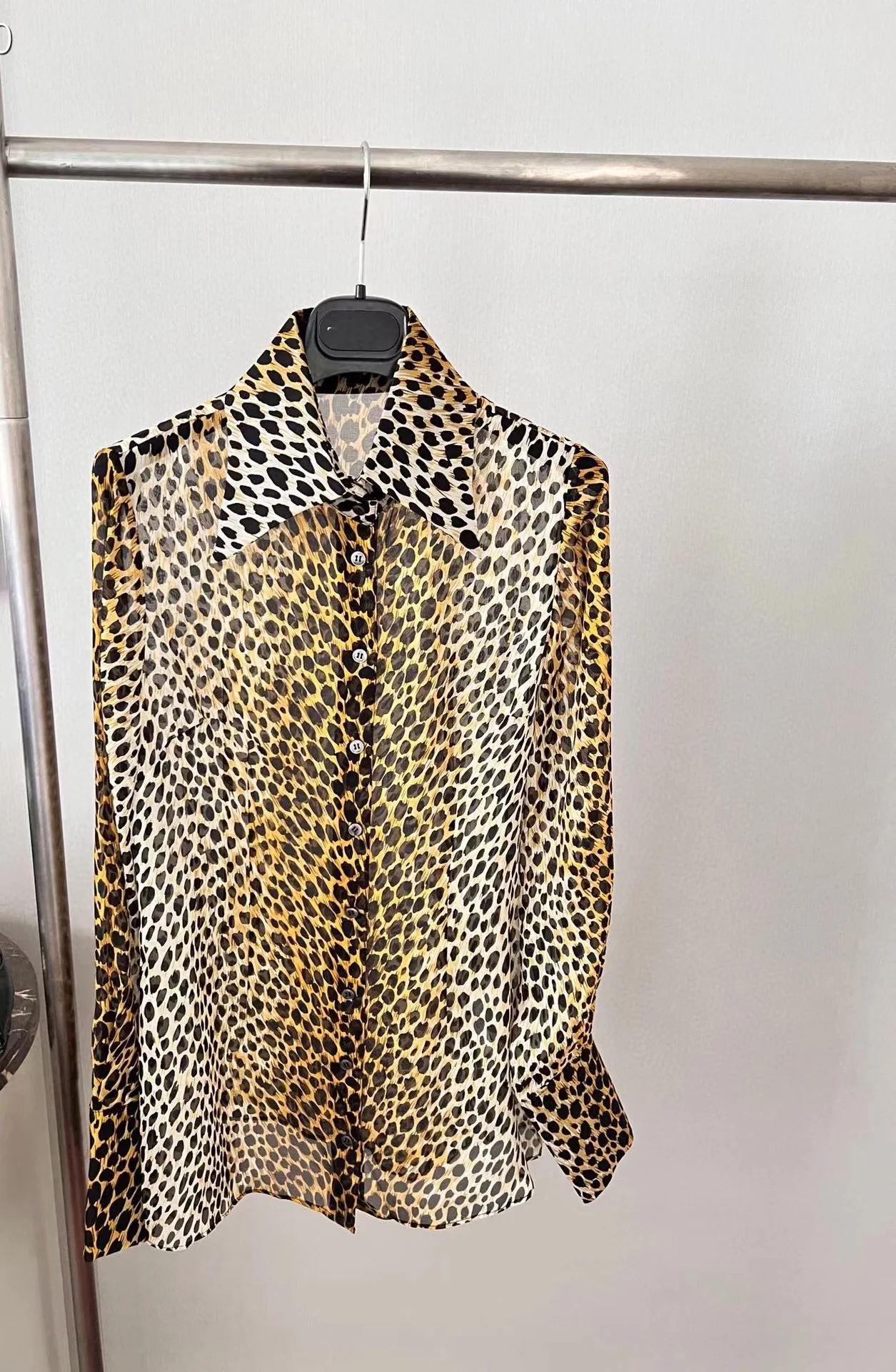 Fashion Luxury Blouse 2022 Summer Spring New Design Women Runway Leopard Print High Quality Silk Single Breasted Blouse
Fashion Luxury Blouse 2022 Summer Spring New Design Women Runway Leopard Print High Quality Silk Single Breasted Blouse