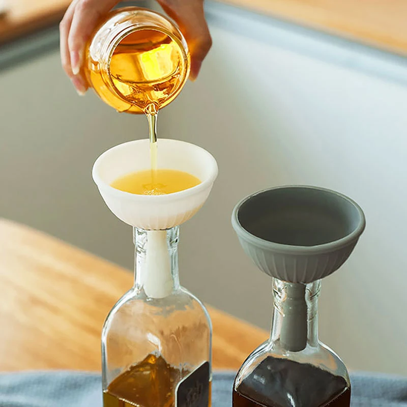 Kitchen Oil Funnel Portable Food Grade Silicone Funnel Splash Proof Home Liquid Dispensing Dropper Mini Gadget
Kitchen Oil Funnel Portable Food Grade Silicone Funnel Splash Proof Home Liquid Dispensing Dropper Mini Gadget