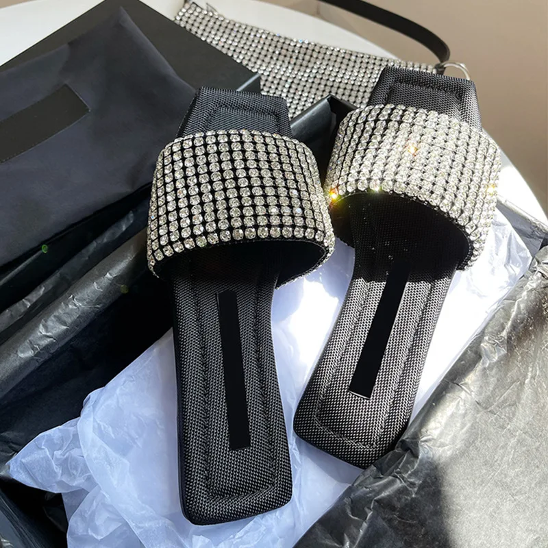 FAFA Rhinestone Flat Bottom Slippers Female 2022 Summer New Outer Wear Open Toe Fashion Black Square Head Slippers Female
FAFA Rhinestone Flat Bottom Slippers Female 2022 Summer New Outer Wear Open Toe Fashion Black Square Head Slippers Female