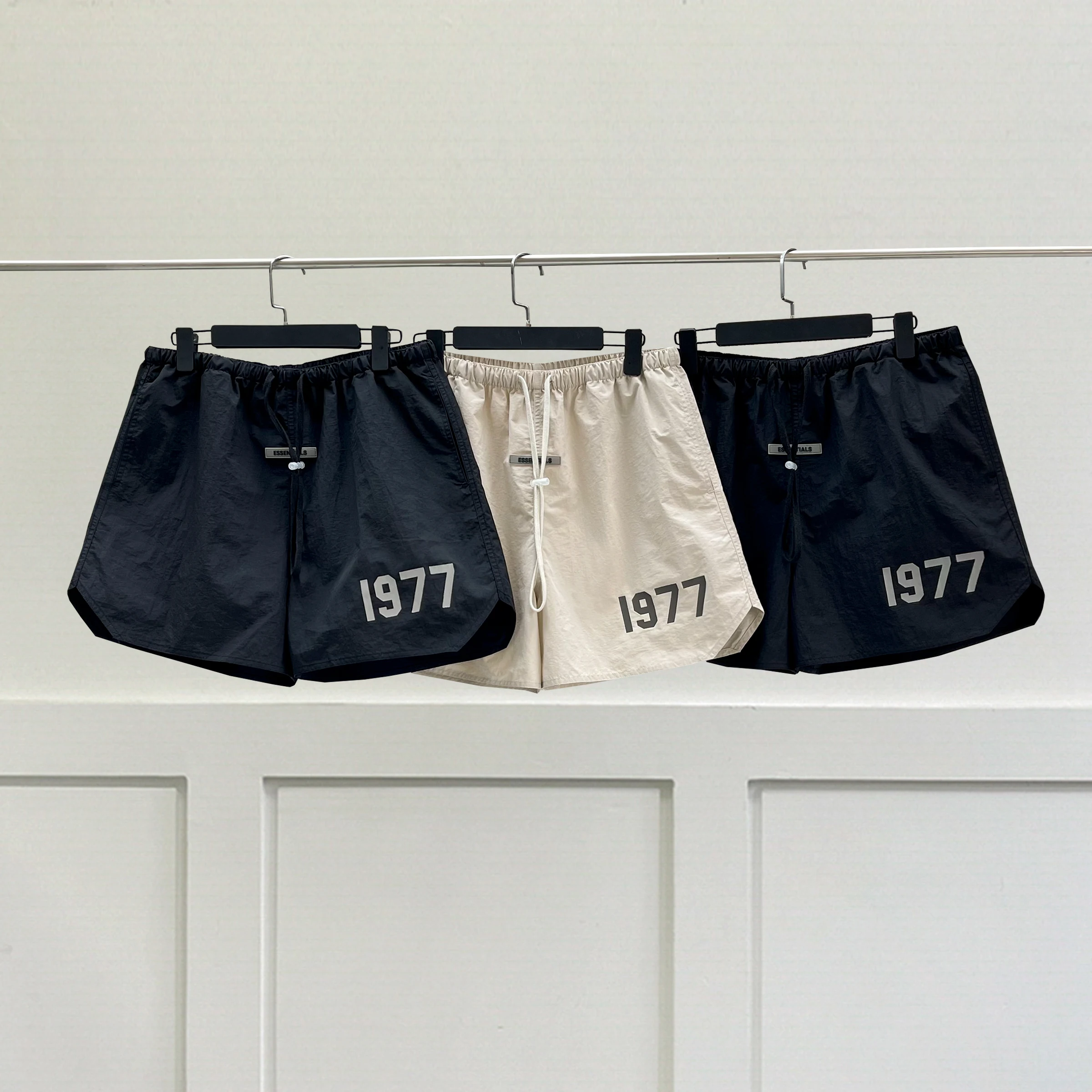 Essentials Shorts 1977 3M Reflection Logo breathable Quick drying Beach Shorts Outdoor Wear Hip hop Men Women Sport Shorts
Essentials Shorts 1977 3M Reflection Logo breathable Quick drying Beach Shorts Outdoor Wear Hip hop Men Women Sport Shorts