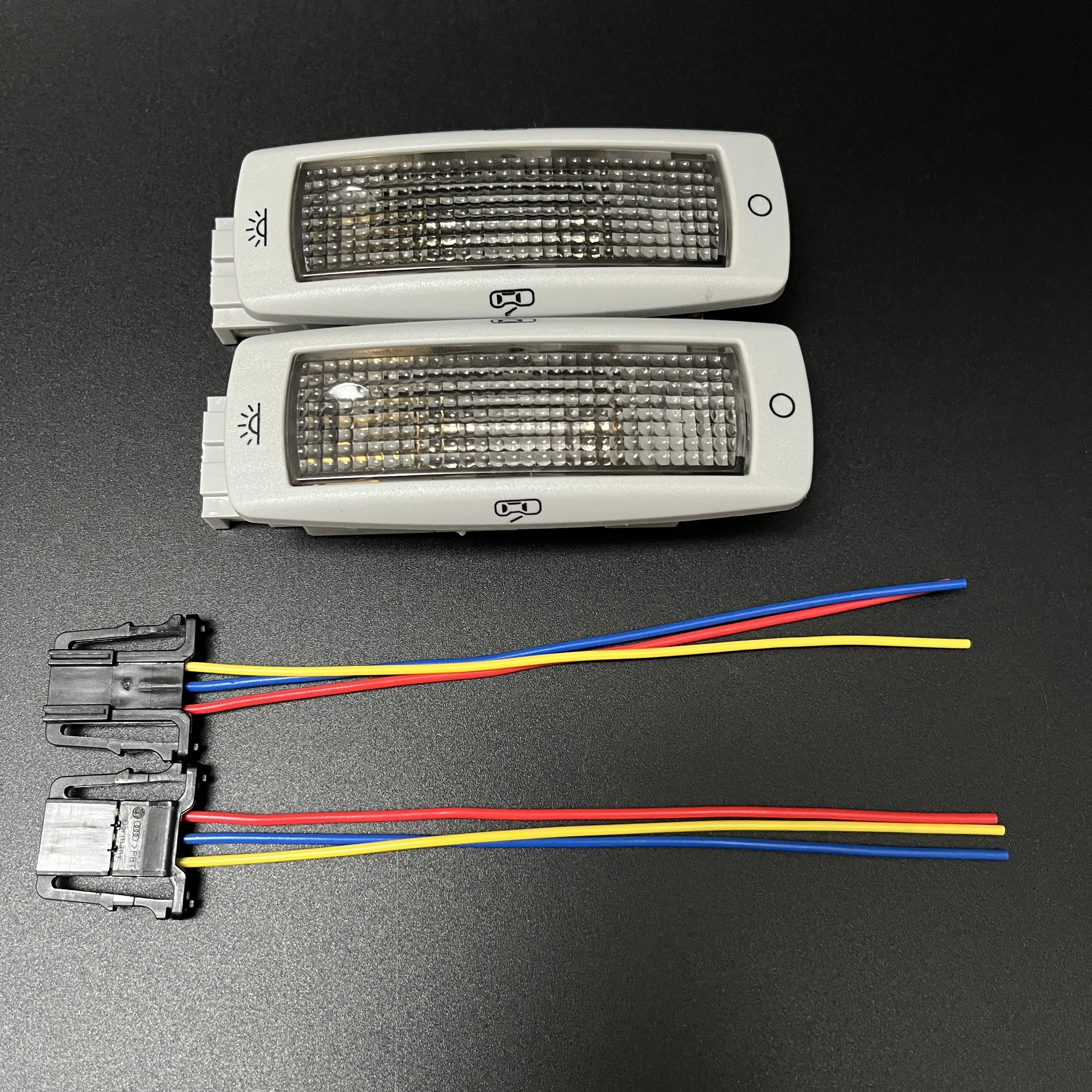 Черная задняя карта для чтения, купольный светильник, потолочный светильник 3B 0947291 Для VW Golf Passat 1998-2005 Beetle 1999-2010 Bora Superb Leon 
Черная задняя карта для чтения, купольный светильник, потолочный светильник 3B 0947291 Для VW Golf Passat 1998-2005 Beetle 1999-2010 Bora Superb Leon