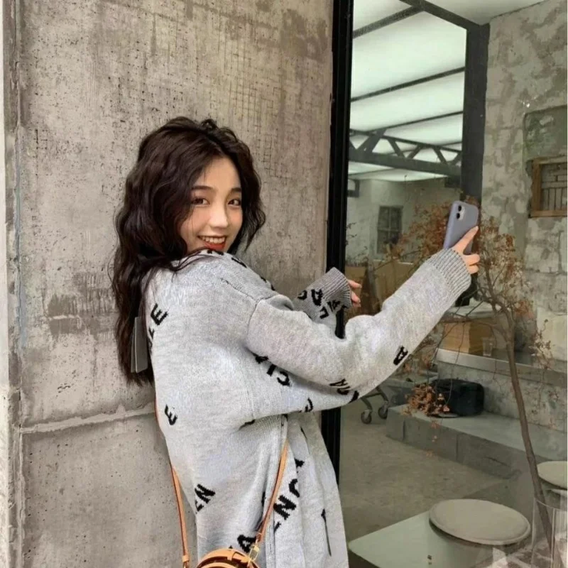 2021 Men's and Women's Trend Jacquard Temperament Crewneck Skinny Loose Age Reduction Medium and Long Sweater
2021 Men's and Women's Trend Jacquard Temperament Crewneck Skinny Loose Age Reduction Medium and Long Sweater
