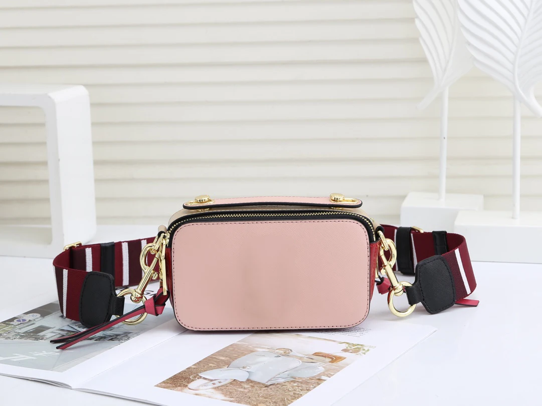 Женская сумка-тоут через плечо из 2023 натуральной кожи с широким ремешком
Женская сумка-тоут через плечо из 2023 натуральной кожи с широким ремешком