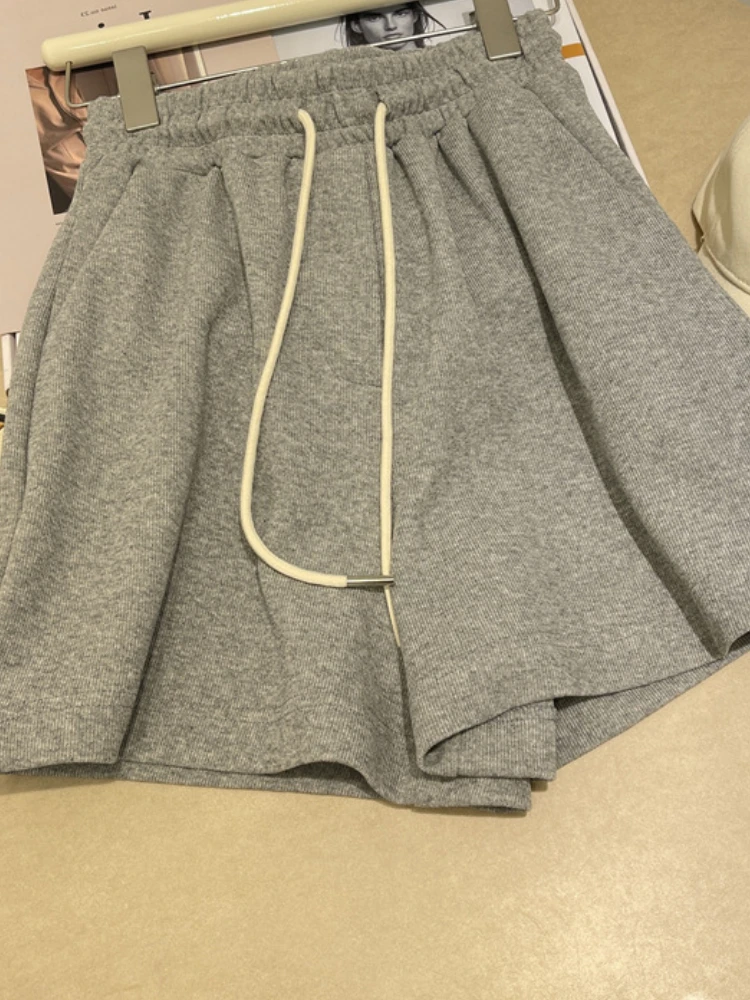 2022 Summer New Sports Women Shorts Solid Color High Waist Loose Elastic Waist Casual Wide Legs
2022 Summer New Sports Women Shorts Solid Color High Waist Loose Elastic Waist Casual Wide Legs