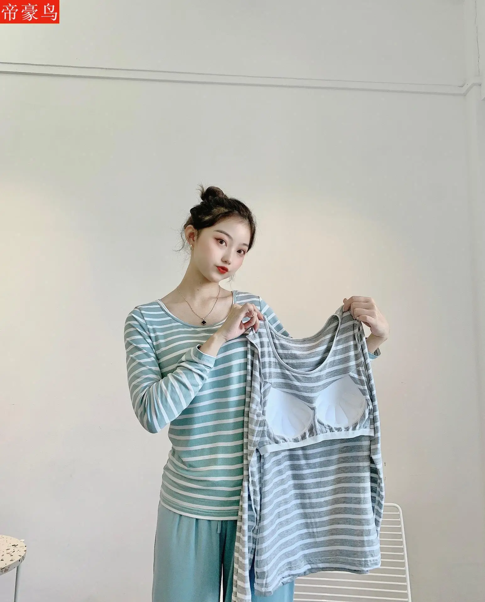 Пижама женская весенне-осенняя новая свободная сетчатая красная в полоску хлопковая одежда с длинными рукавами для домашнего использовани...
Пижама женская весенне-осенняя новая свободная сетчатая красная в полоску хлопковая одежда с длинными рукавами для домашнего использовани...