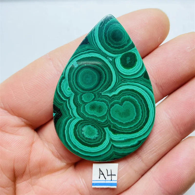 Натуральный малахит, зеленый кристалл
Натуральный малахит, зеленый кристалл