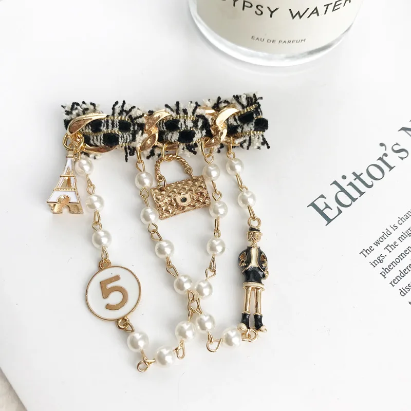 Korean Retro Brooches Rhinestone Imitation Pearl Digit 5 Portrait Tassel Chain Baroque College Style Collocation Pin for Women
Korean Retro Brooches Rhinestone Imitation Pearl Digit 5 Portrait Tassel Chain Baroque College Style Collocation Pin for Women