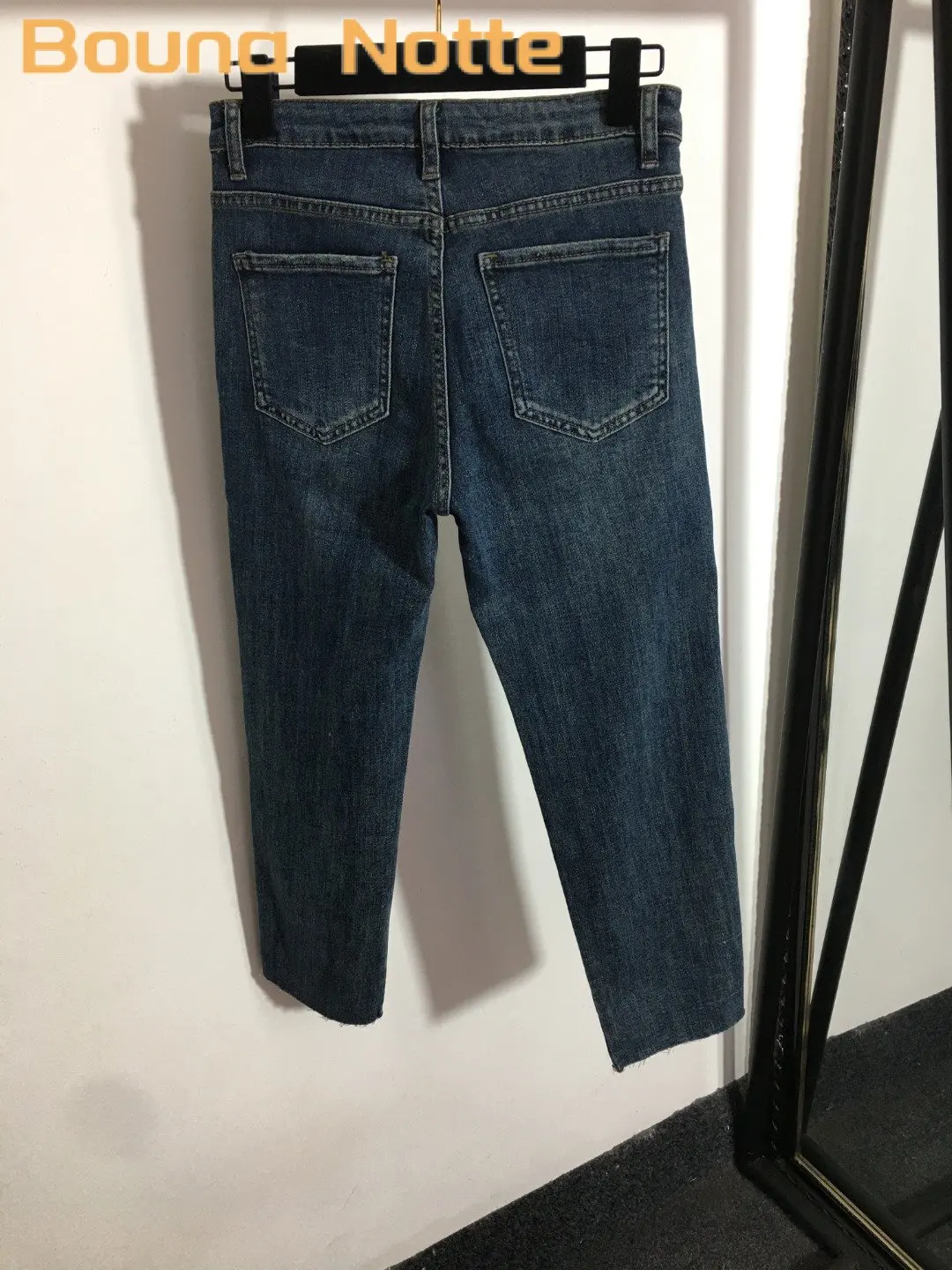 Американские ретро джинсовые микро-брюки с высокой прыжкой новинка весна 2023 облегающие узкие длинные драпированные маленькие джинсы
Американские ретро джинсовые микро-брюки с высокой прыжкой новинка весна 2023 облегающие узкие длинные драпированные маленькие джинсы