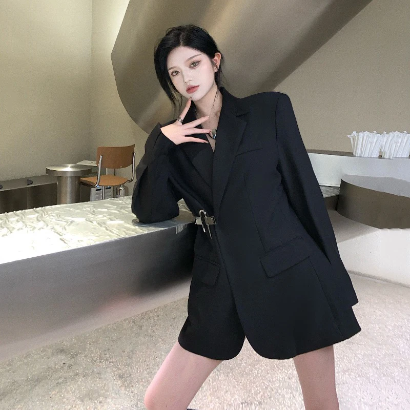 Black Suit Women's Jacket New Autumn Winter High-end Fashion Woman Blazer 2022 Street Temperament Elegant Female Blazer Button
Black Suit Women's Jacket New Autumn Winter High-end Fashion Woman Blazer 2022 Street Temperament Elegant Female Blazer Button