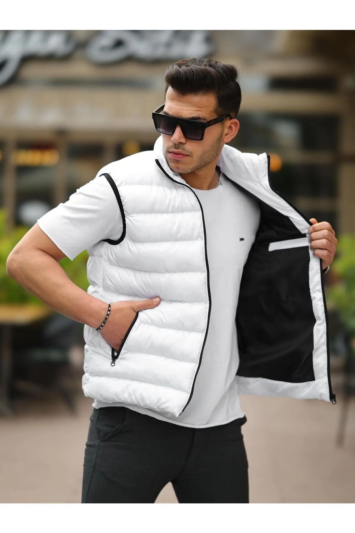 Мужской черный надувной жилет, узкая двойная белая куртка на молнии и верхняя одежда
Мужской черный надувной жилет, узкая двойная белая куртка на молнии и верхняя одежда