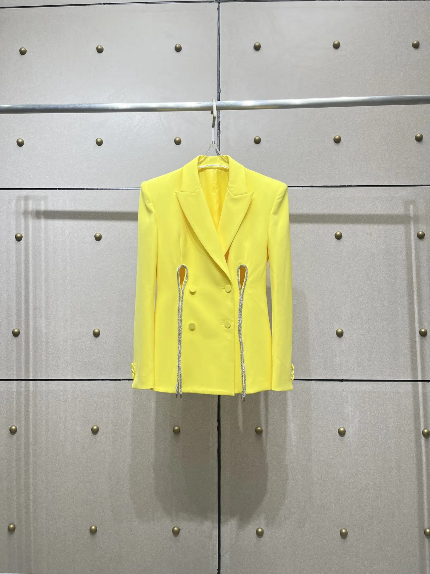 2023 Summer and Autumn New Women's Clothing Commuting Fashion Cut Solid Color High Sense Diamond Decorations Suit Jacket 0814
2023 Summer and Autumn New Women's Clothing Commuting Fashion Cut Solid Color High Sense Diamond Decorations Suit Jacket 0814