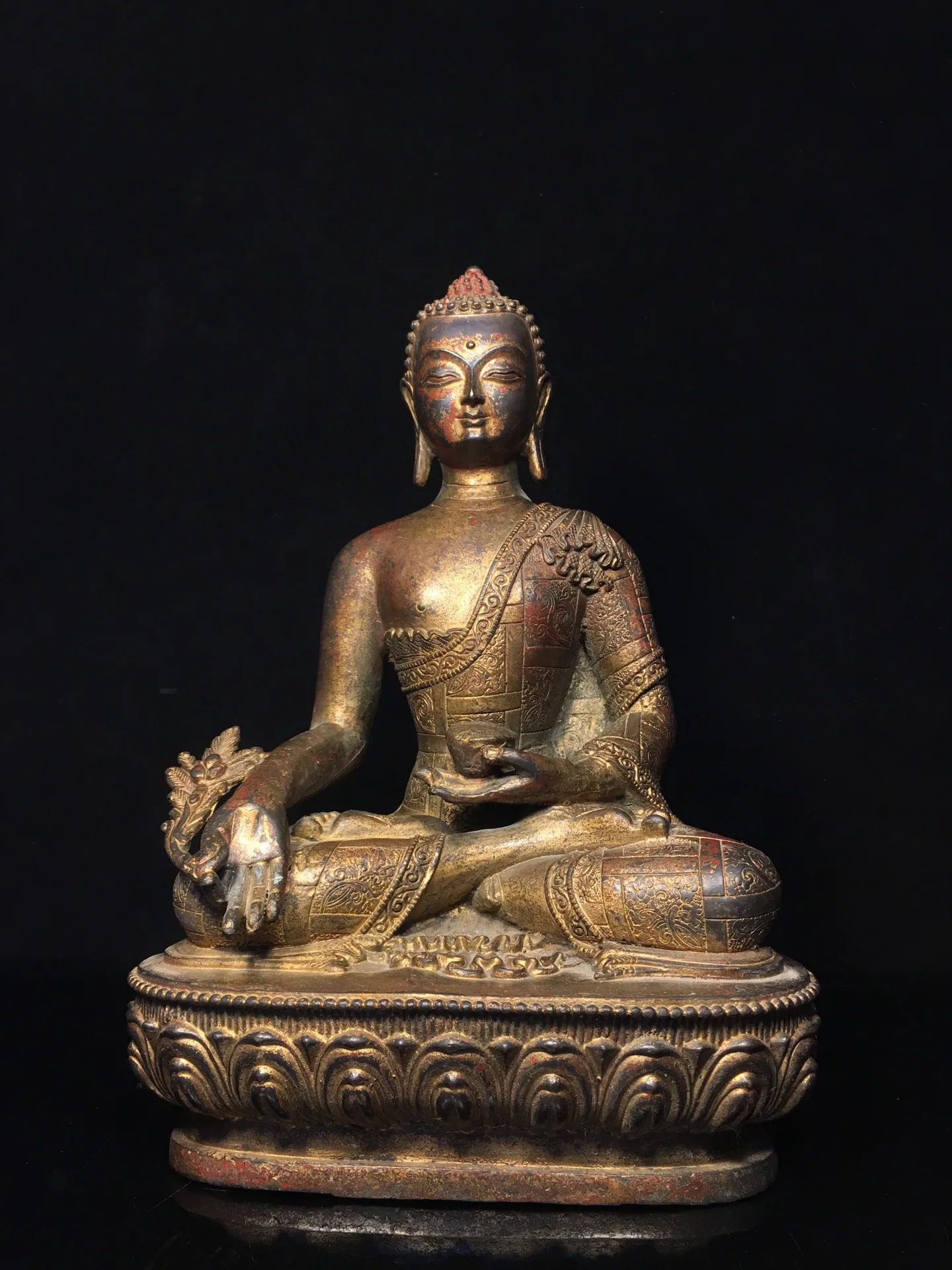 12"Tibet Temple Collection Old Bronze Gilding Cinnabar Medicine Buddha Amitabha Lotus Platform Worship Hall Town house Exorcism
12"Tibet Temple Collection Old Bronze Gilding Cinnabar Medicine Buddha Amitabha Lotus Platform Worship Hall Town house Exorcism
