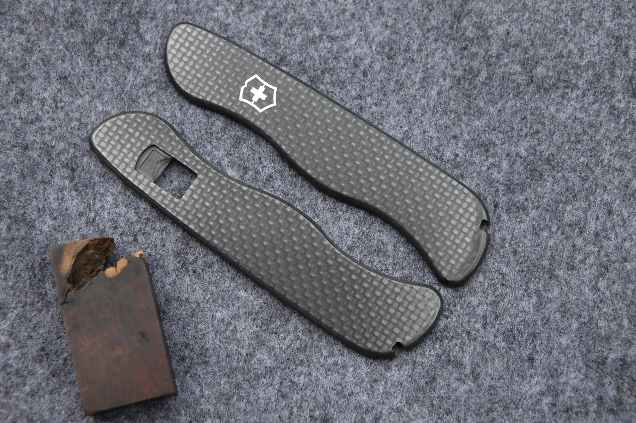 A Pair Custom Made DIY 3K Carbon Fiber Scales Handle for 111mm Victorinox Swiss Army Knife
A Pair Custom Made DIY 3K Carbon Fiber Scales Handle for 111mm Victorinox Swiss Army Knife