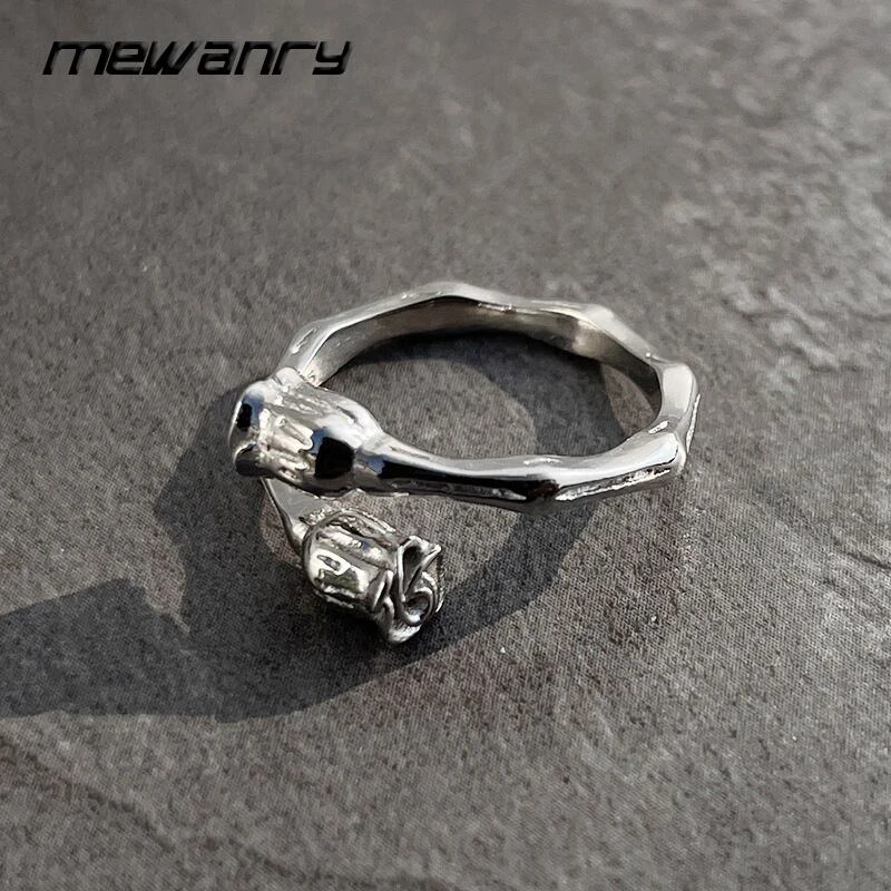 Женское кольцо-браслет из серебра 925 пробы с двойной розой
Женское кольцо-браслет из серебра 925 пробы с двойной розой