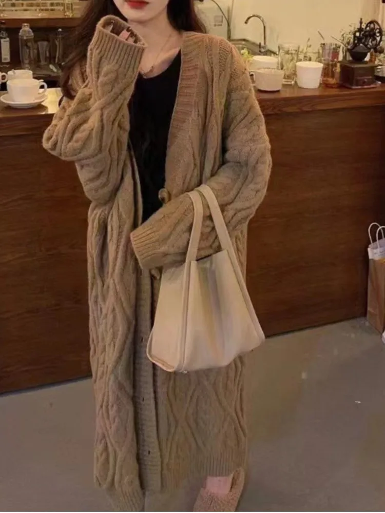 Knitted Long Sweater Women Autumn Winter 2023 New Fashion Thickening V Neck Long Sleeve Single-breasted Vintage Cardigan Sweater
Knitted Long Sweater Women Autumn Winter 2023 New Fashion Thickening V Neck Long Sleeve Single-breasted Vintage Cardigan Sweater