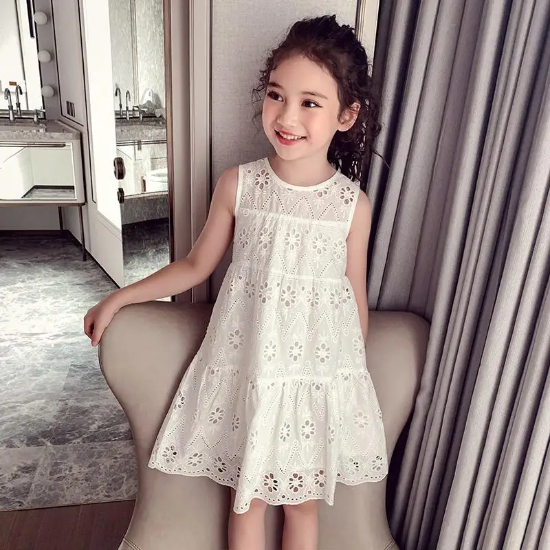 Solid White Girls Dress Summer 2021 New Korean Women Dresses Sleeveless Lace Hollow Out Flowers Sweet Princess Children Clothes 
Solid White Girls Dress Summer 2021 New Korean Women Dresses Sleeveless Lace Hollow Out Flowers Sweet Princess Children Clothes