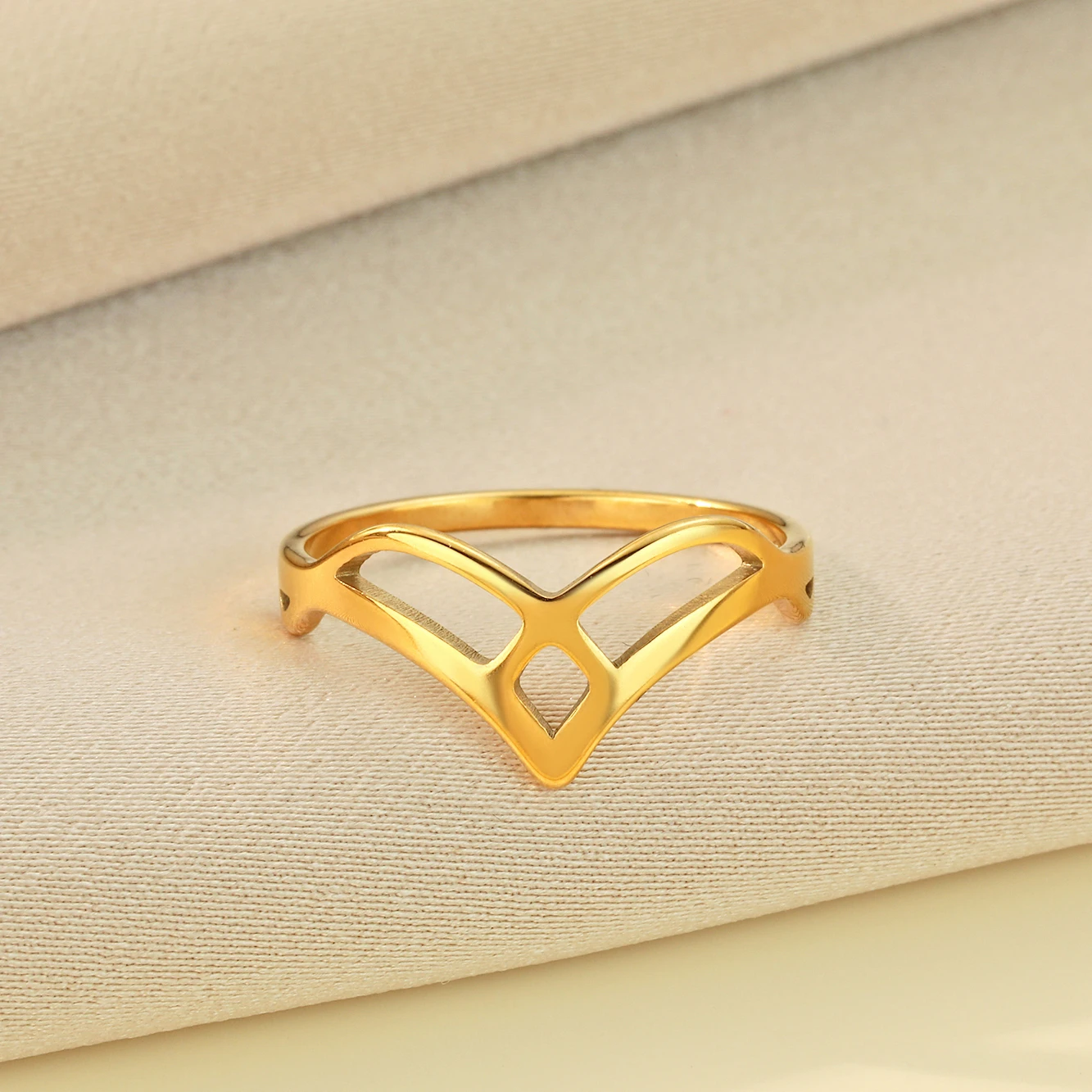 CHENHXUN Celtic Wedding Ring Wishbone Wedding Ring Band Wish Bone Wedding Ring for Men and Women
CHENHXUN Celtic Wedding Ring Wishbone Wedding Ring Band Wish Bone Wedding Ring for Men and Women
