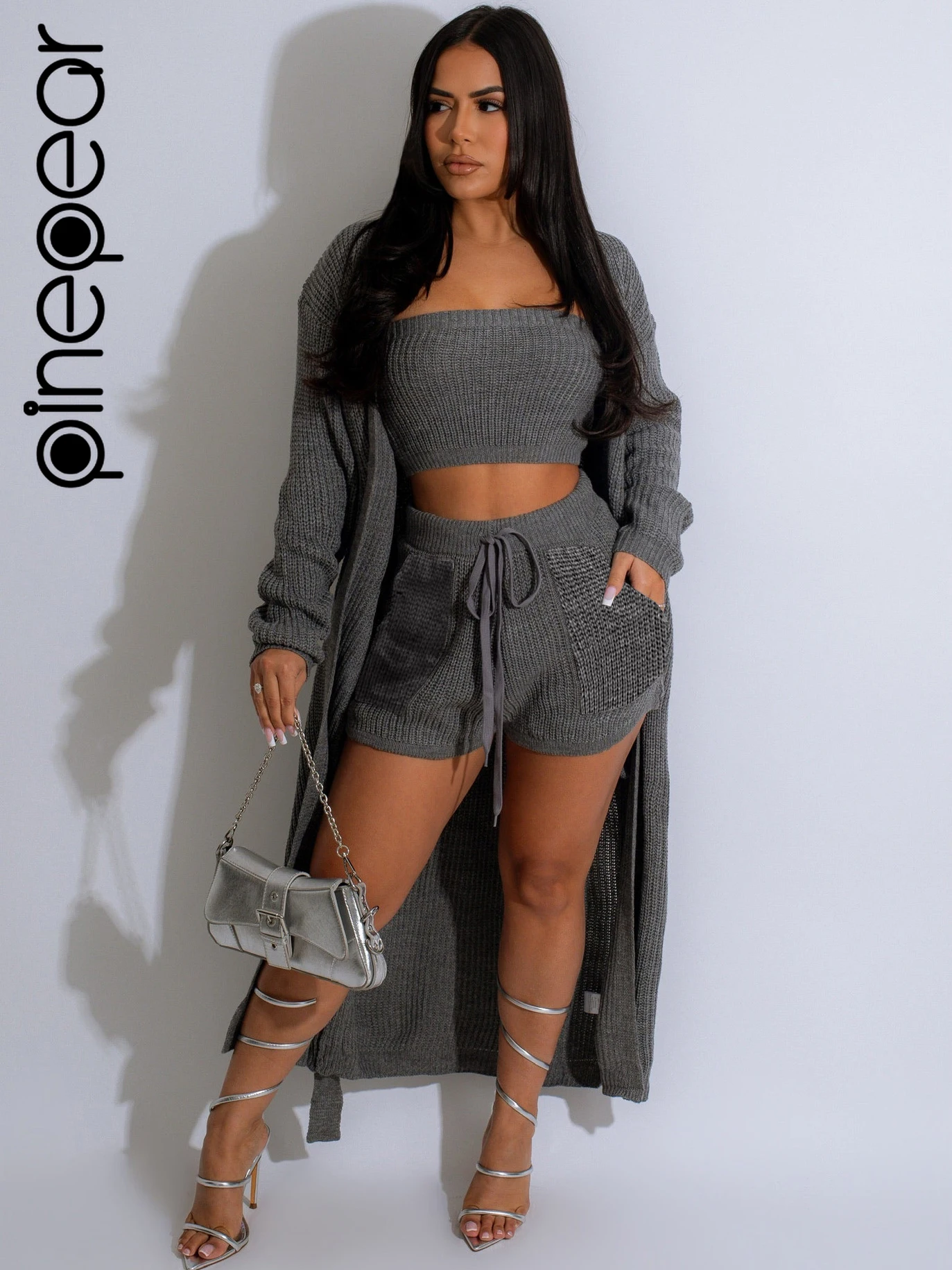 Женский вязаный крючком кардиган PinePear с длинным рукавом и поясом + топ + шорты, Осенний Модный повседневный комплект из 3 предметов, 2024 
Женский вязаный крючком кардиган PinePear с длинным рукавом и поясом + топ + шорты, Осенний Модный повседневный комплект из 3 предметов, 2024
