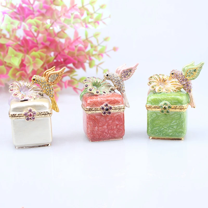 Retro Alloy Enamel Jewelry Box Home Display Earring Ring Organizer Girl's Room Furnishing Articles Wedding Dresser Room Decor
Retro Alloy Enamel Jewelry Box Home Display Earring Ring Organizer Girl's Room Furnishing Articles Wedding Dresser Room Decor