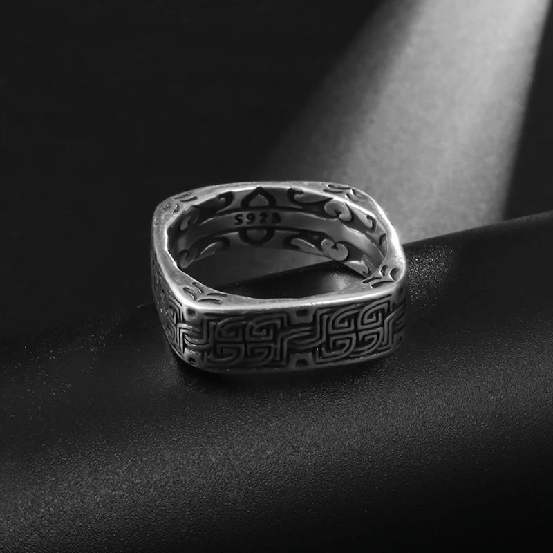 Exquisite fashion men's retro texture square circle totem ring classical domineering personality motorcycle accessories
Exquisite fashion men's retro texture square circle totem ring classical domineering personality motorcycle accessories