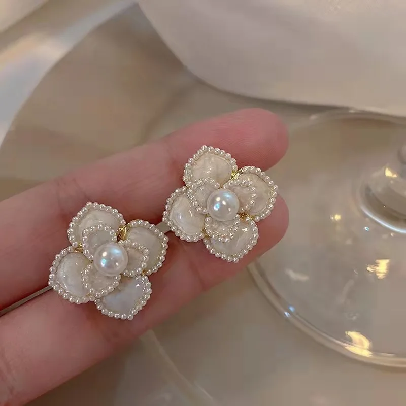 S925 silver needle enamel pearl earrings earrings cute temperament net red with the same earrings loose batch
S925 silver needle enamel pearl earrings earrings cute temperament net red with the same earrings loose batch
