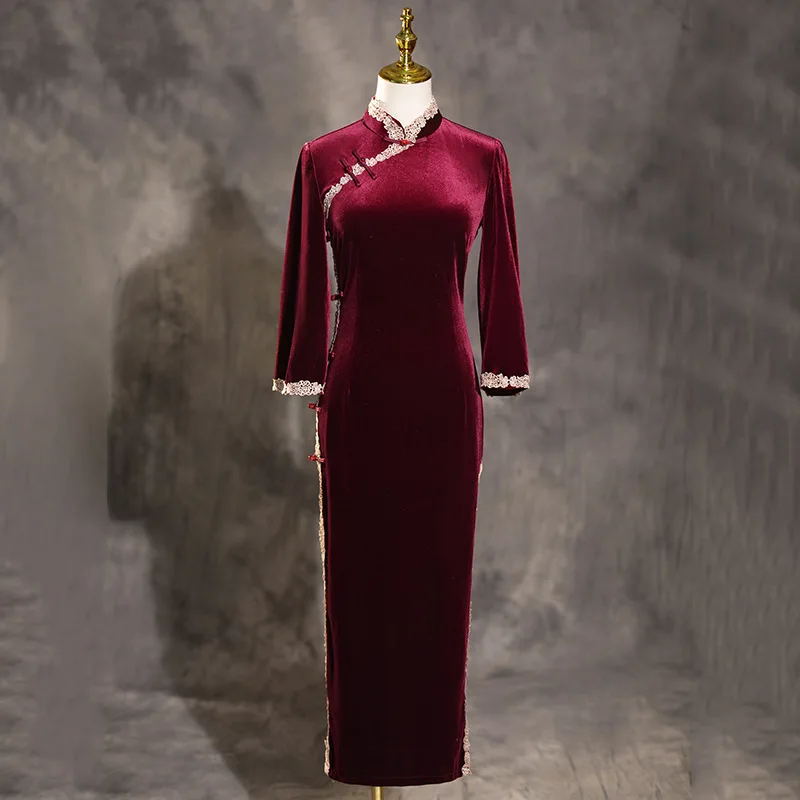 Retro Velvet Lace Trim Long Cheongsam Women 2022 Autumn Chinese Style Wedding Banquet Qipao Oriental Red Green Dress Large Size
Retro Velvet Lace Trim Long Cheongsam Women 2022 Autumn Chinese Style Wedding Banquet Qipao Oriental Red Green Dress Large Size