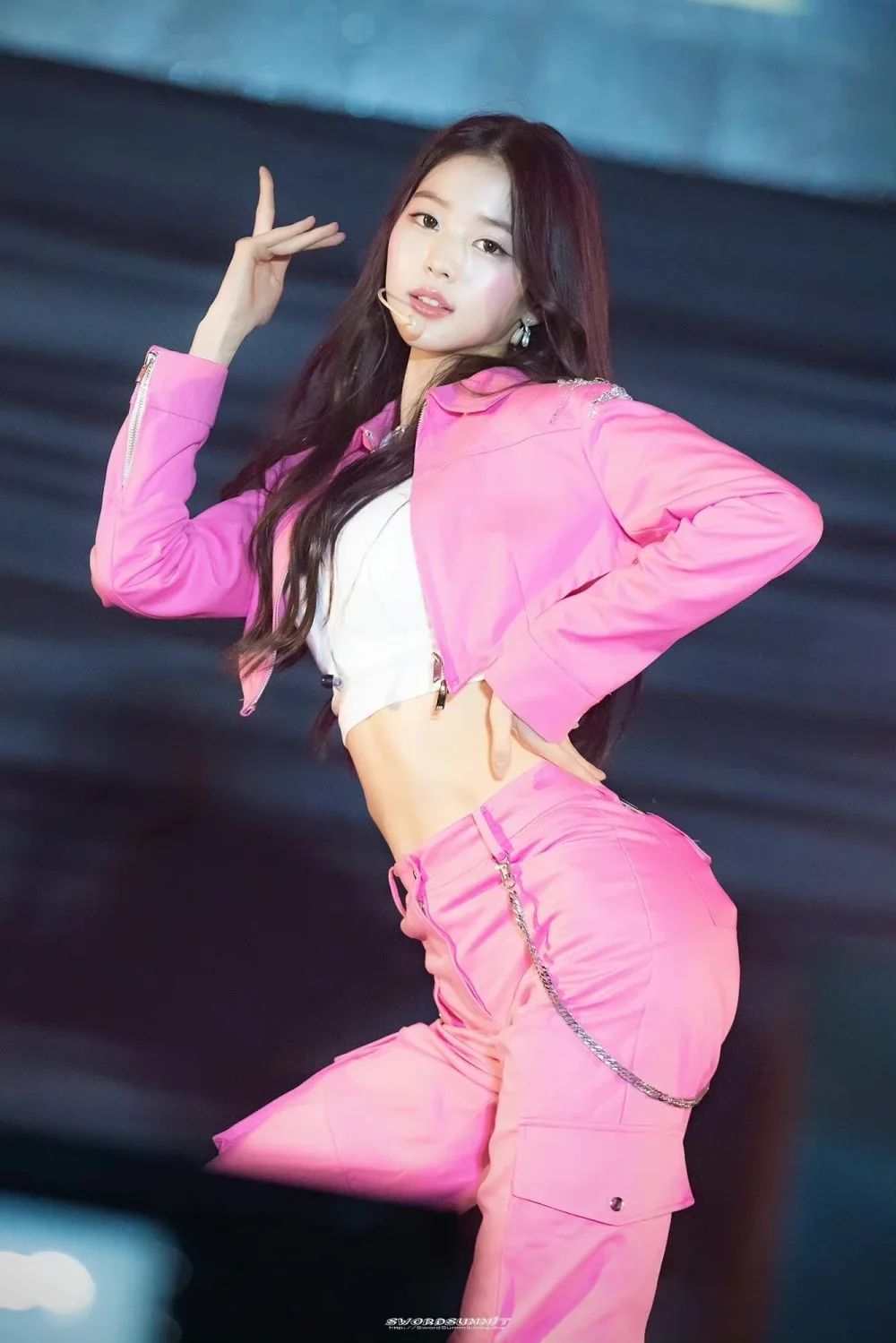 New Kpop Women Stage Sexy Crop Tops Cargo Pants Performance Costume Concert Hip Hop White Vest Pink Jacket Jazz Dancer Outfits
New Kpop Women Stage Sexy Crop Tops Cargo Pants Performance Costume Concert Hip Hop White Vest Pink Jacket Jazz Dancer Outfits