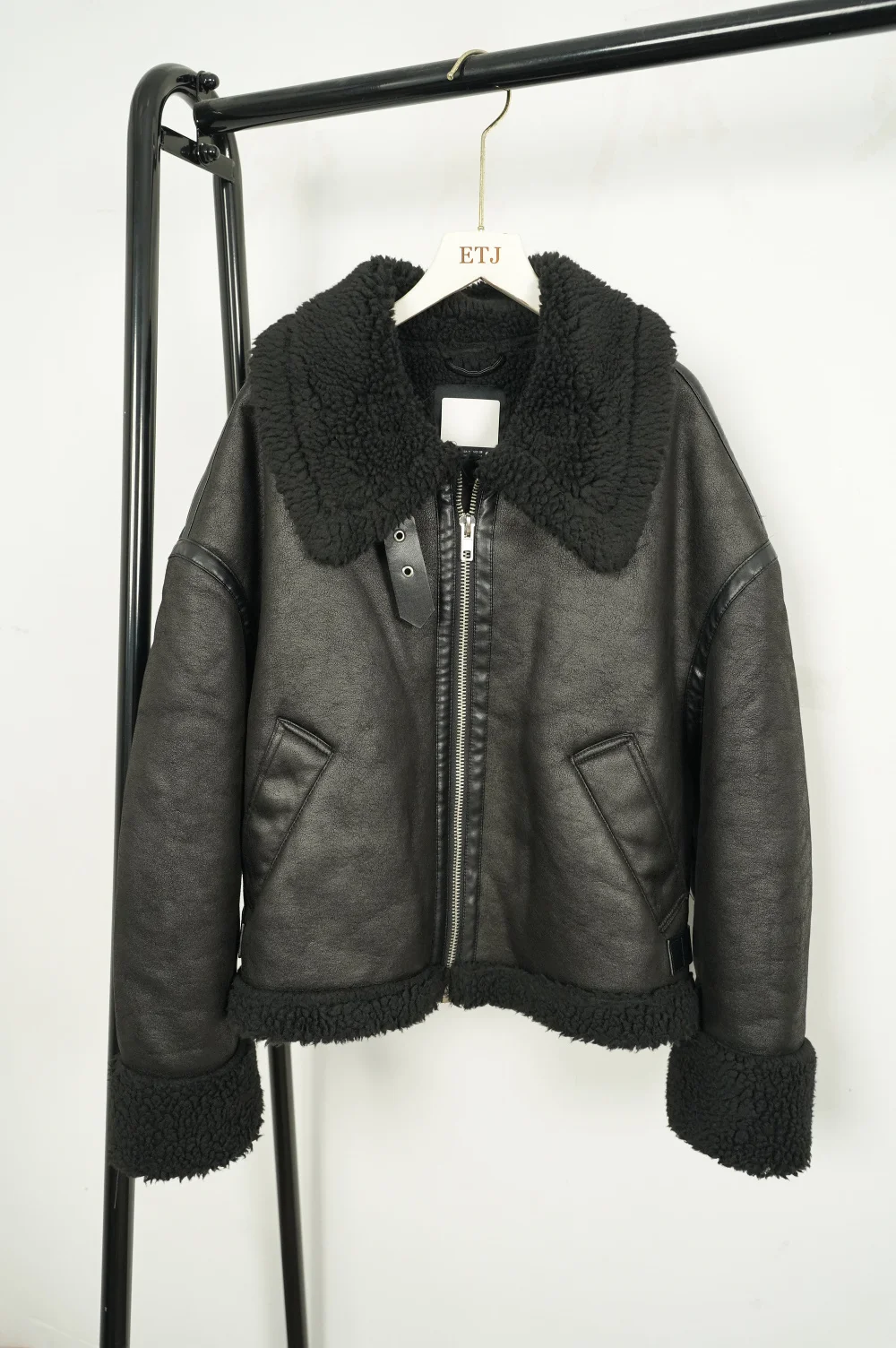 ETJ2023TRAF new women's fur all-in-one black lapel thick lamb coat ZW COLLECTION DOUBLE-FACED BIKER JACKET 3548/245
ETJ2023TRAF new women's fur all-in-one black lapel thick lamb coat ZW COLLECTION DOUBLE-FACED BIKER JACKET 3548/245