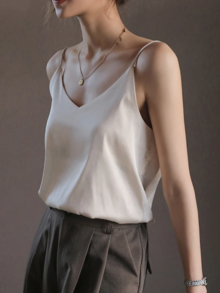 Sexy Strap Crop Top Women Halter V Neck Basic Solid Color Cami Sleeveless Satin Silk Tube Tank Tops Women'S Summer Y2K Camisole
Sexy Strap Crop Top Women Halter V Neck Basic Solid Color Cami Sleeveless Satin Silk Tube Tank Tops Women'S Summer Y2K Camisole