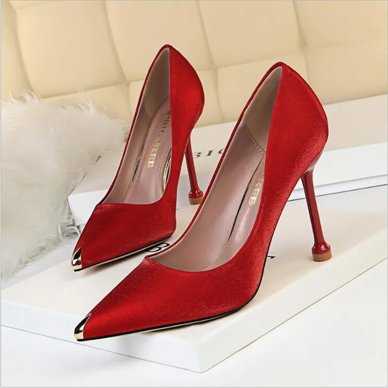 2022 Women 10.5cm High Heels Pumps Silk Stiletto Escarpins red Heels Lady Fashion Wedding Bridal Stripper Satin Luxury Shoes
2022 Women 10.5cm High Heels Pumps Silk Stiletto Escarpins red Heels Lady Fashion Wedding Bridal Stripper Satin Luxury Shoes