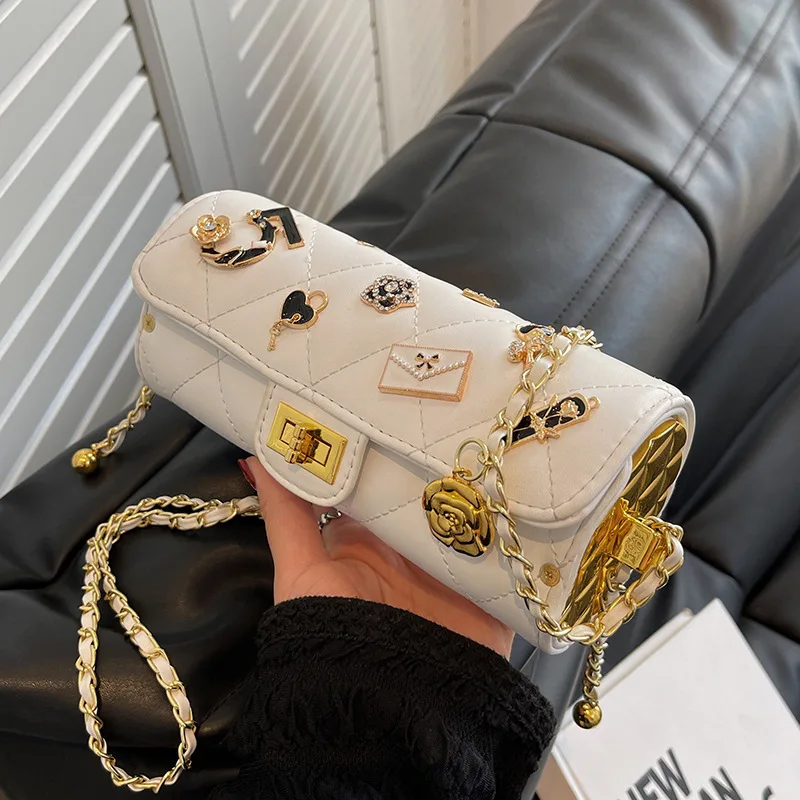French Stylish Chain Women Crossbody Bags New Ladies Commute Single Shoulder Bags with Badges Female Fashion Bucket Packs
French Stylish Chain Women Crossbody Bags New Ladies Commute Single Shoulder Bags with Badges Female Fashion Bucket Packs