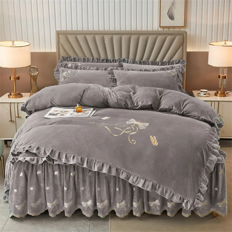 Winter Soft Velvet Duvet Cover Set King Queen Size 220x240 Bedding Set 4pcs Embroidered Bed Skirt Ruffles with 2 Pillow Shams
Winter Soft Velvet Duvet Cover Set King Queen Size 220x240 Bedding Set 4pcs Embroidered Bed Skirt Ruffles with 2 Pillow Shams