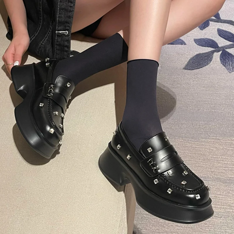 Women Platform Shoes Solid Black 2022 New Rubber Female Shallow Loafers Casual British Style Pu Leather Rhinestones Low Heels
Women Platform Shoes Solid Black 2022 New Rubber Female Shallow Loafers Casual British Style Pu Leather Rhinestones Low Heels