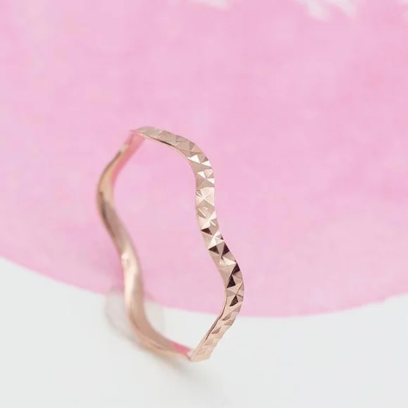 Russia Purple Gold Real Rose Gold Ring Women's Simple Wave Ring Versatile Personality Fashion Sterling Silver Rings 
Russia Purple Gold Real Rose Gold Ring Women's Simple Wave Ring Versatile Personality Fashion Sterling Silver Rings