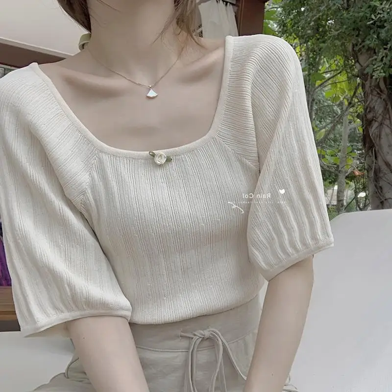 Summer Korean Style Retro Tee Tops for Women Fashion Vintage V-Neck Short Sleeve T-shirt Woman Slim Solid Color T Shirts
Summer Korean Style Retro Tee Tops for Women Fashion Vintage V-Neck Short Sleeve T-shirt Woman Slim Solid Color T Shirts