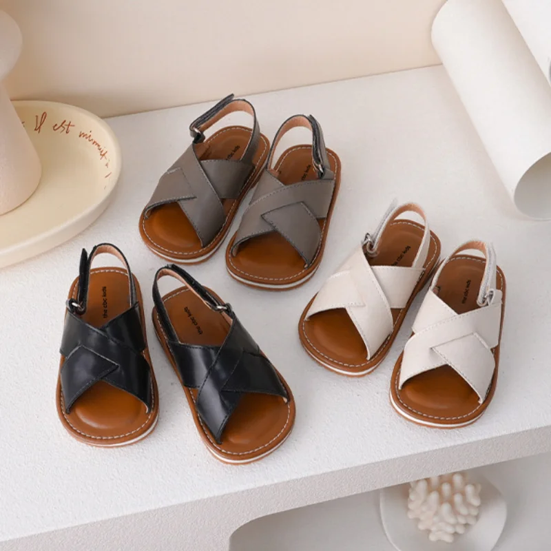 Сандалии детские из мягкой кожи, модные однотонные пляжные босоножки для мальчиков и девочек, дышащая повседневная обувь, лето
Сандалии детские из мягкой кожи, модные однотонные пляжные босоножки для мальчиков и девочек, дышащая повседневная обувь, лето