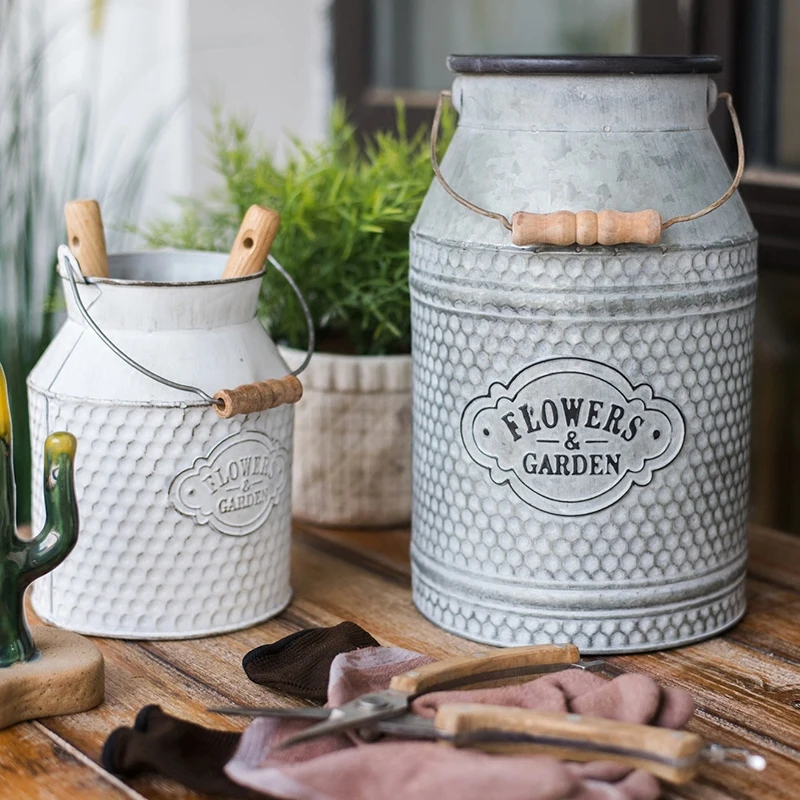 Retro Garden Iron Storage Tank Garden Grocery Flower Barrel Rural Storage Vase Decoration Handicraft Carving Photography Props
Retro Garden Iron Storage Tank Garden Grocery Flower Barrel Rural Storage Vase Decoration Handicraft Carving Photography Props