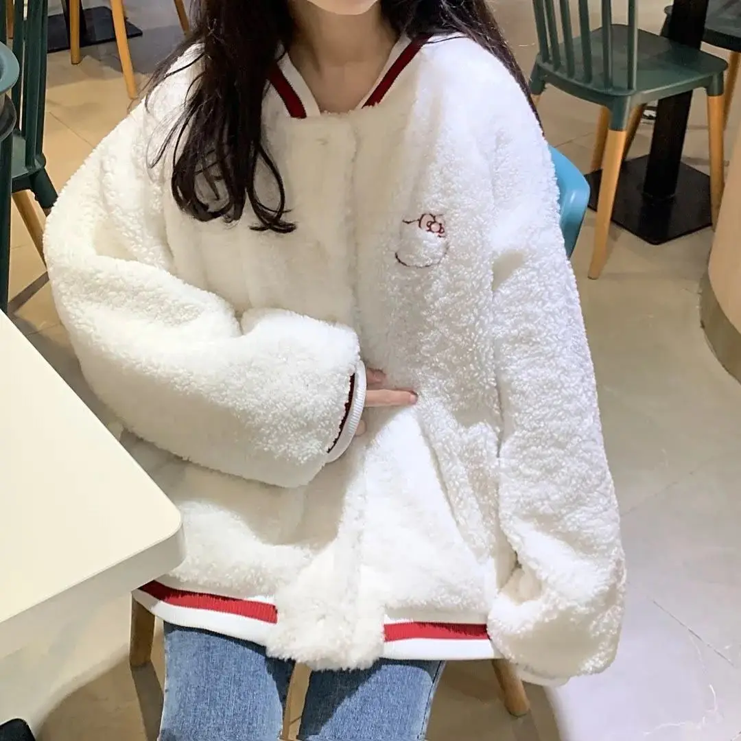 Зимняя новая милая Повседневная Студенческая куртка TAKARA TOMY с вышивкой Hello Kitty из ягненка с пушистой строчкой
Зимняя новая милая Повседневная Студенческая куртка TAKARA TOMY с вышивкой Hello Kitty из ягненка с пушистой строчкой