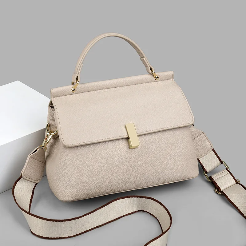 Famous Luxury Designer Women's Large Capacity Wide Shoulder Strap Commuter Handbag Single Shoulder Diagonal Span Bag Cc
Famous Luxury Designer Women's Large Capacity Wide Shoulder Strap Commuter Handbag Single Shoulder Diagonal Span Bag Cc