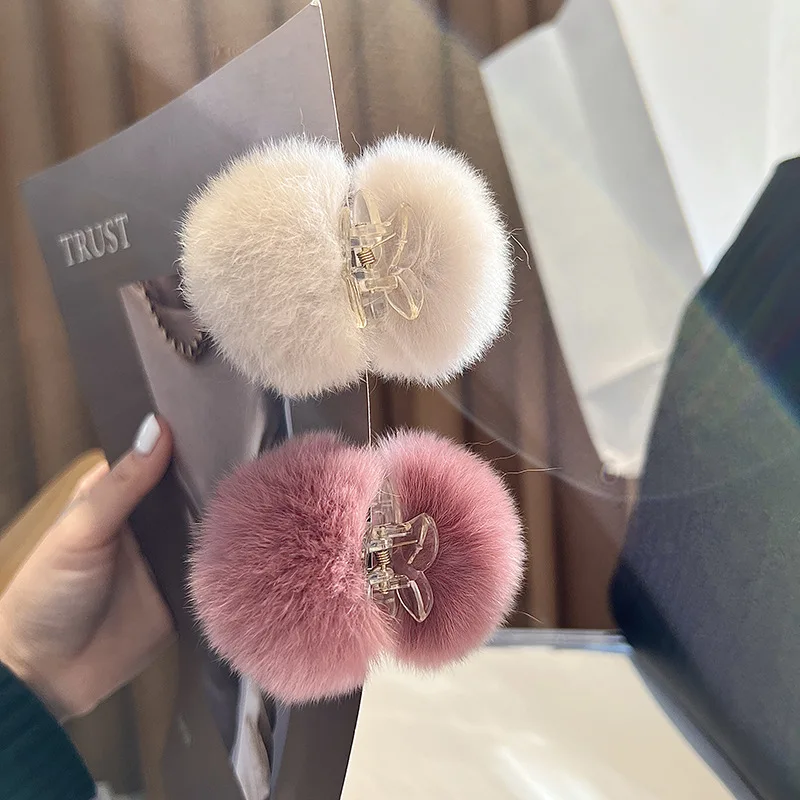 Fresh and Lovely Little Wool Ball Hair Clip Lamb Hair Grab Clip Bangs Autumn Winter Versatile Cherry Clip Plush Hair Accessories
Fresh and Lovely Little Wool Ball Hair Clip Lamb Hair Grab Clip Bangs Autumn Winter Versatile Cherry Clip Plush Hair Accessories