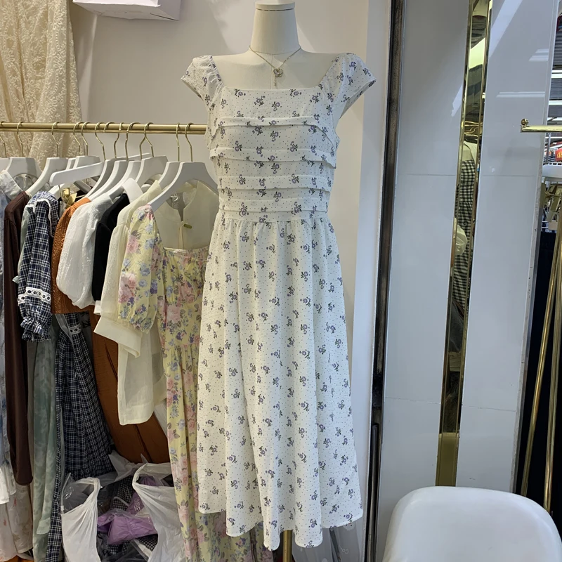 Женское плиссированное платье с квадратным вырезом и высокой талией
Женское плиссированное платье с квадратным вырезом и высокой талией