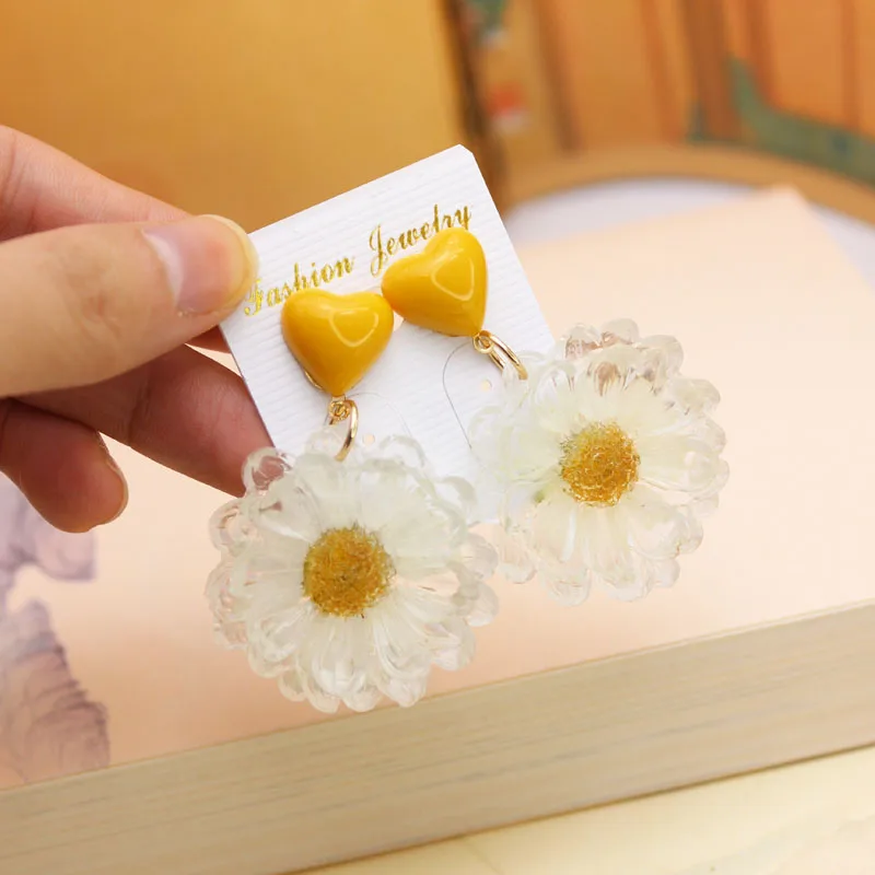 New Sight Heart Sunflower Stud Earrings for Women Simple Style Acrylic Daisy Earrings
New Sight Heart Sunflower Stud Earrings for Women Simple Style Acrylic Daisy Earrings