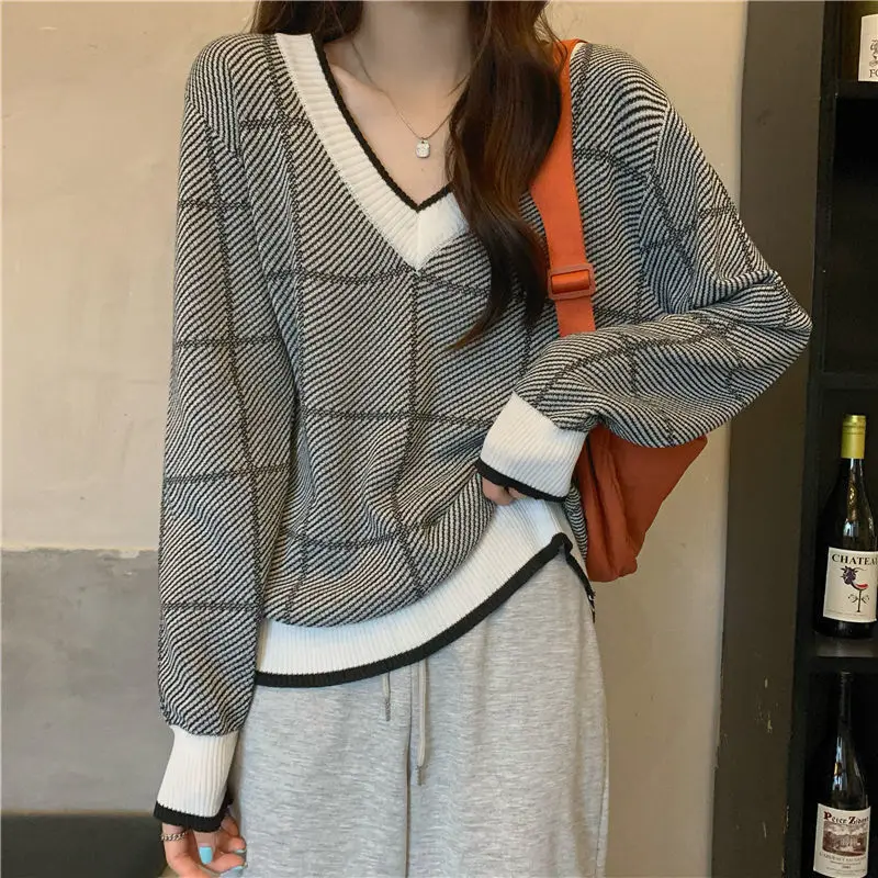 V Neck Plaid Long Sleeve Heart Embroidery Sweater Women 2022 Long Sleeve Pullovers Autumn Winter Knitted Loose Jumper Casual Top
V Neck Plaid Long Sleeve Heart Embroidery Sweater Women 2022 Long Sleeve Pullovers Autumn Winter Knitted Loose Jumper Casual Top