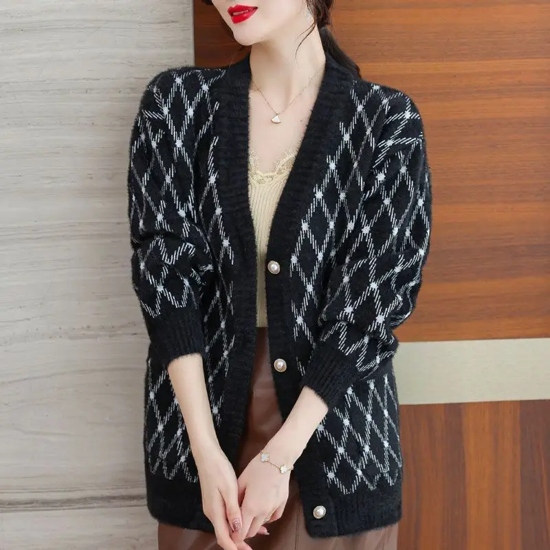 Spring and Autumn Women's V-neck Knitted Cardigan Long Sleeve Pockets Button Plaid Stripe Medium Length Fashion Casual Tops
Spring and Autumn Women's V-neck Knitted Cardigan Long Sleeve Pockets Button Plaid Stripe Medium Length Fashion Casual Tops