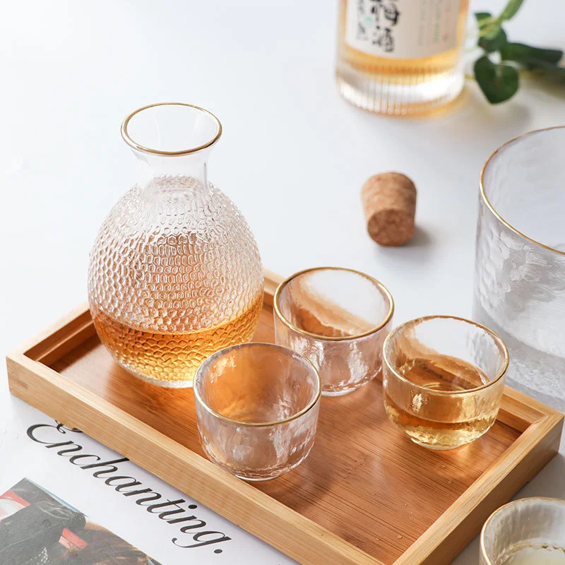 Японские винные бутылки, бокалы для вина, бокалы с золотым молотком, Baijiu, бокалы для ликера, винный бокал, винный набор, винный набор.
Японские винные бутылки, бокалы для вина, бокалы с золотым молотком, Baijiu, бокалы для ликера, винный бокал, винный набор, винный набор.