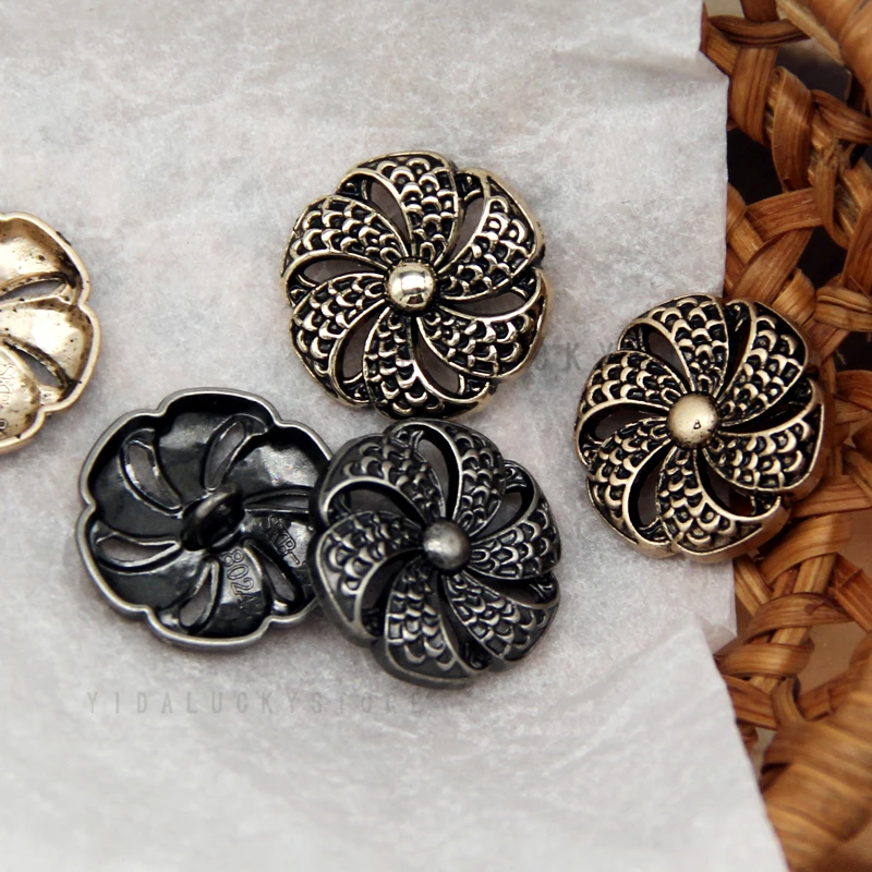 HENGC Vintage Baroque Cutout Floral Gold Metal Buttons For Clothing Women Coat Blazer Suit Sweaters Handmade Sewing Accessories
HENGC Vintage Baroque Cutout Floral Gold Metal Buttons For Clothing Women Coat Blazer Suit Sweaters Handmade Sewing Accessories